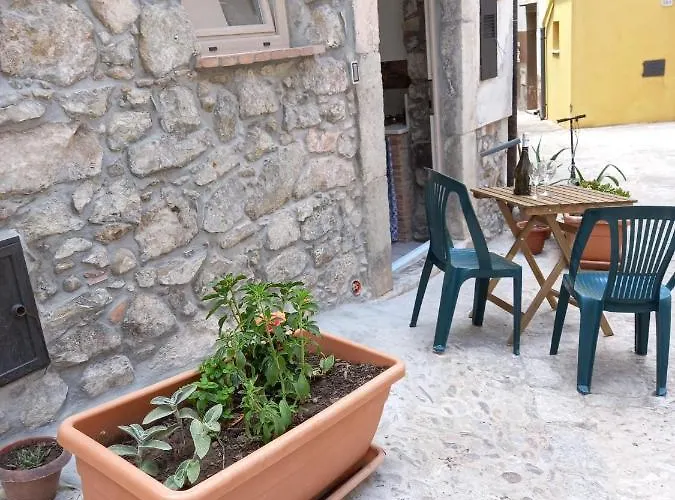 Cortile Delle Mura